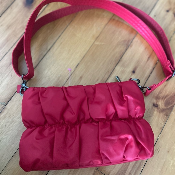 Lug Flounce Ruched Crossbody Bag Clutch Bag red - Picture 1 of 4
